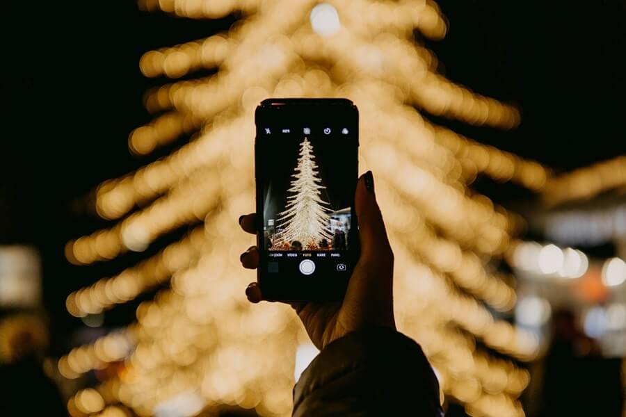 Photo de famille arbre de Noël entreprise