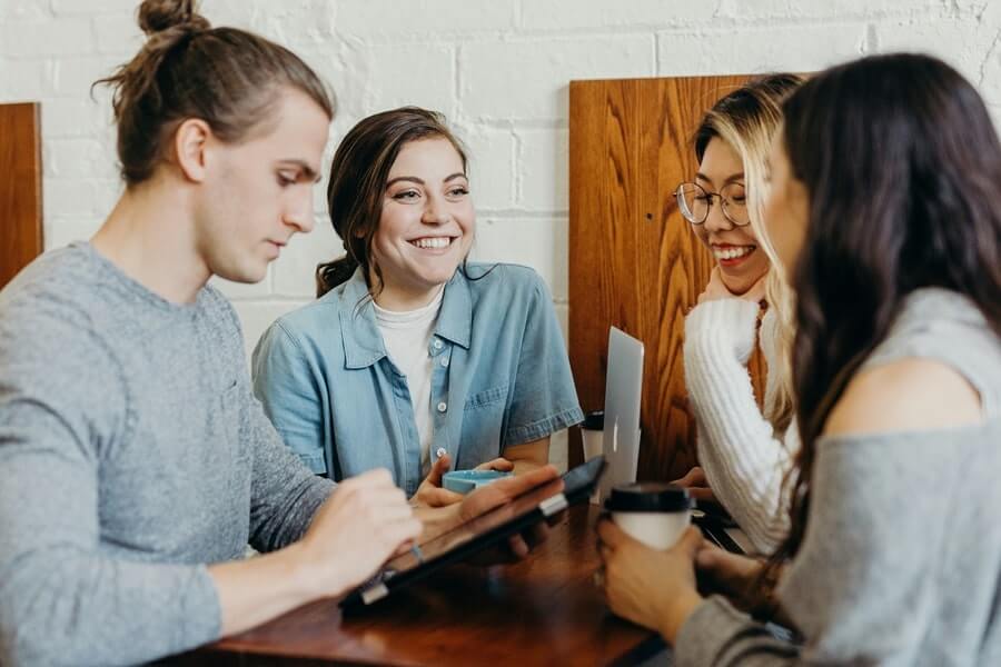 Jeux de cohésion d_équipe pour renforcer la communication